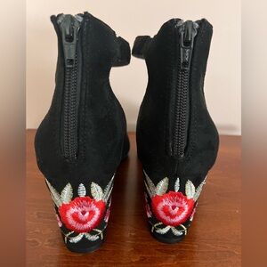 Rose Decorated Black Heels
